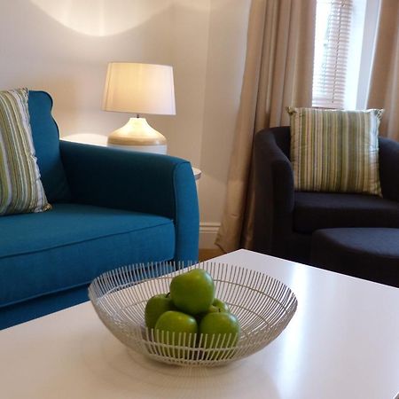 St Raphael House, City Centre Charming Apartments Basingstoke Eksteriør billede