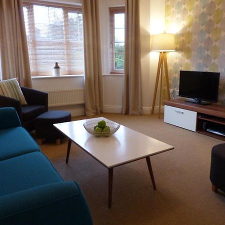 St Raphael House, City Centre Charming Apartments Basingstoke Eksteriør billede