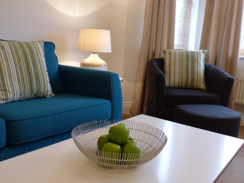 St Raphael House, City Centre Charming Apartments Basingstoke Eksteriør billede