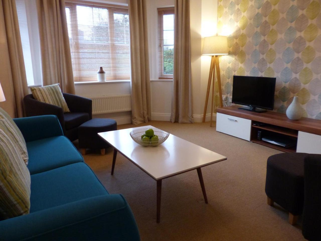 St Raphael House, City Centre Charming Apartments Basingstoke Eksteriør billede